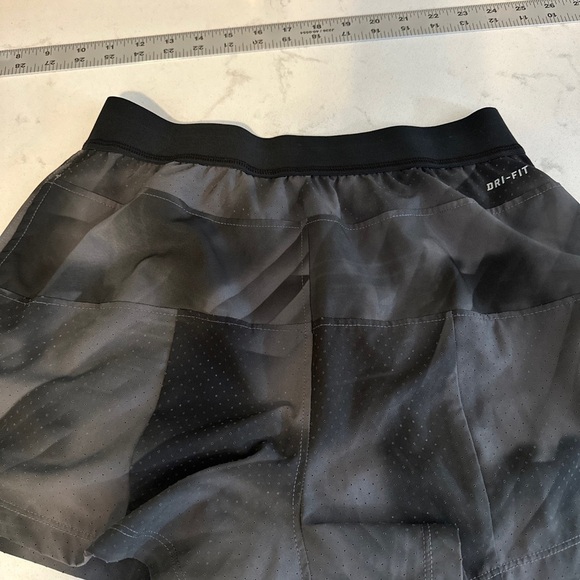 Nike Womens 2 in 1 Woven Tennis Shorts - Base Grey color size Medium - Picture 6 of 10